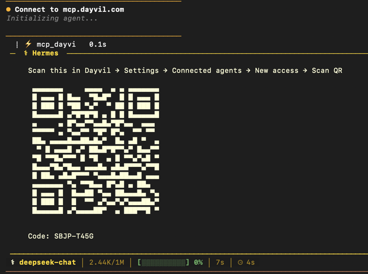 Hermes Agent im Terminal: nach „Connect to mcp.dayvil.com“ zeigt er einen QR-Code und den kurzen Code SBJP-T45G